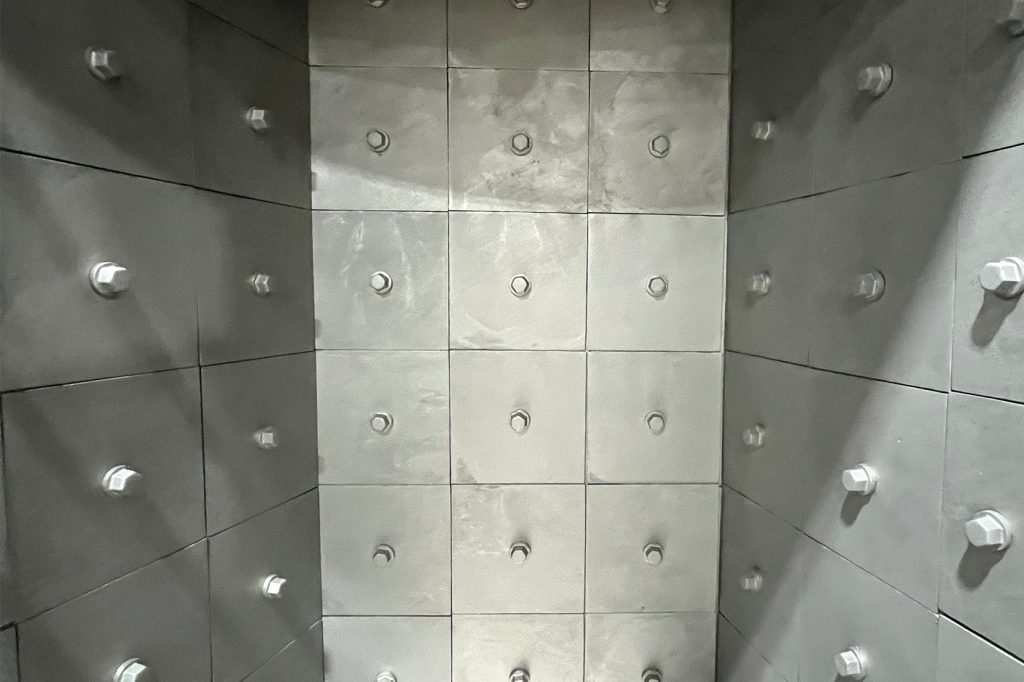 inside empire spinner hanger blast chamber